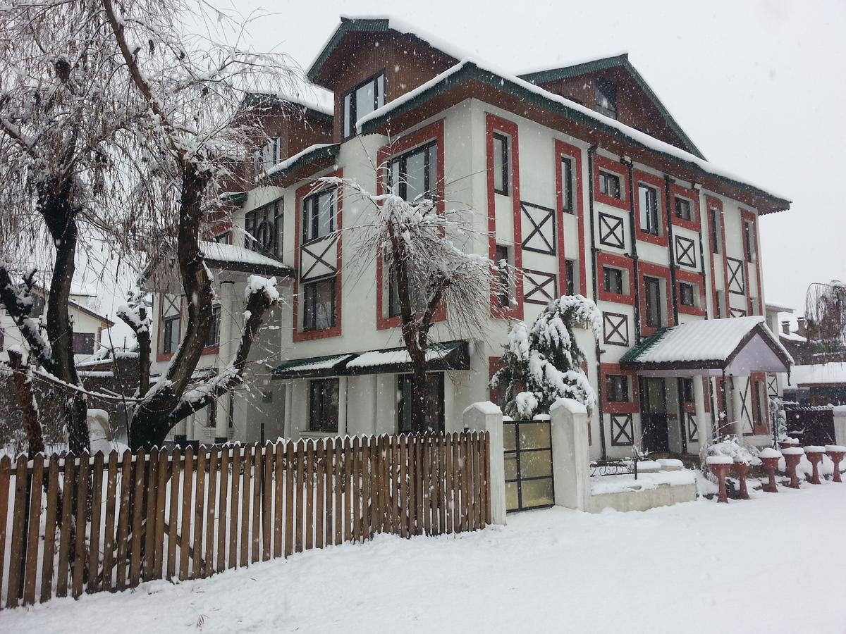 Royal Star Inn Сринагар Экстерьер фото